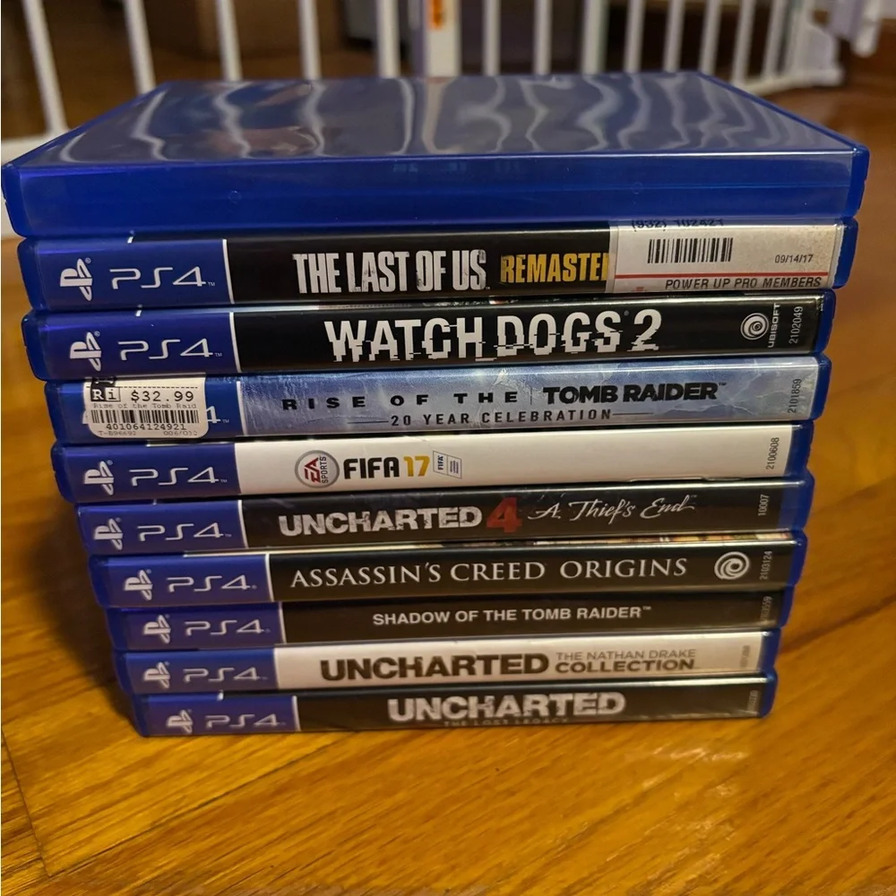 PlayStation 4 BUNDLE controllers and 10 games